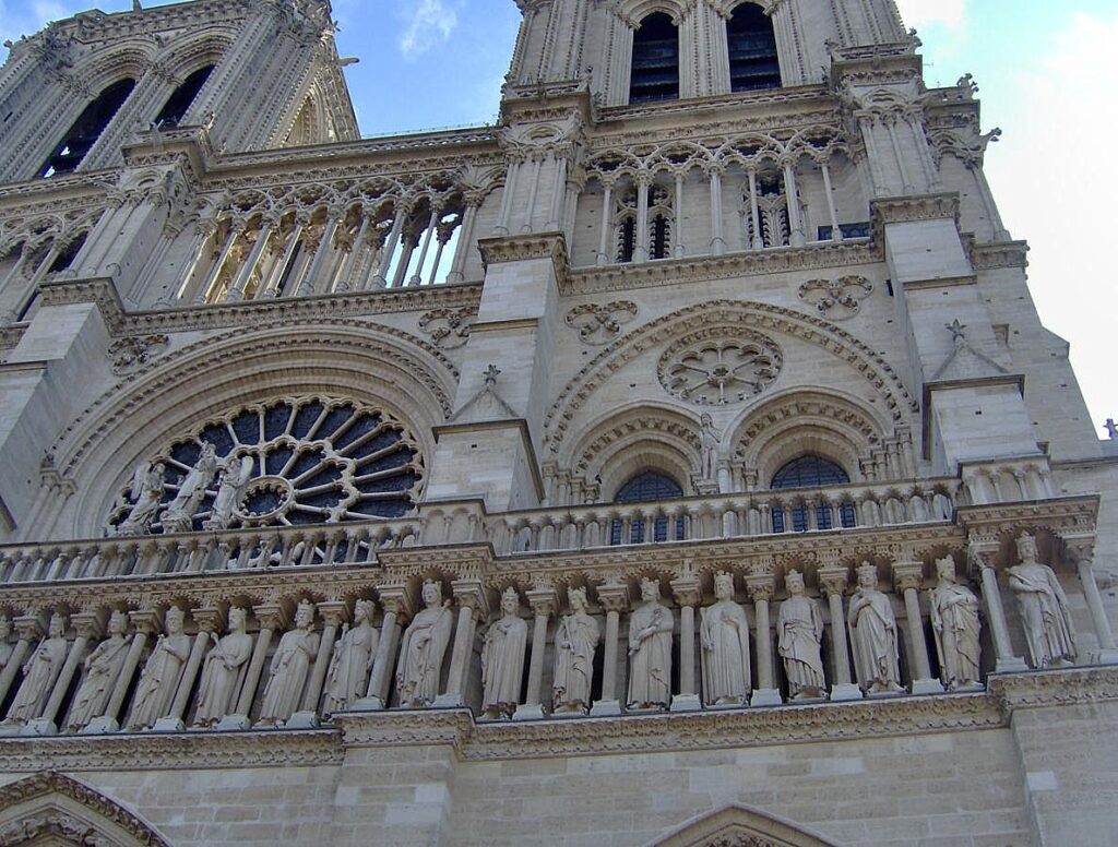 Caution Alphabet liner Strălucitoarea Catedrală Notre Dame de Paris | Traveling Hawk
